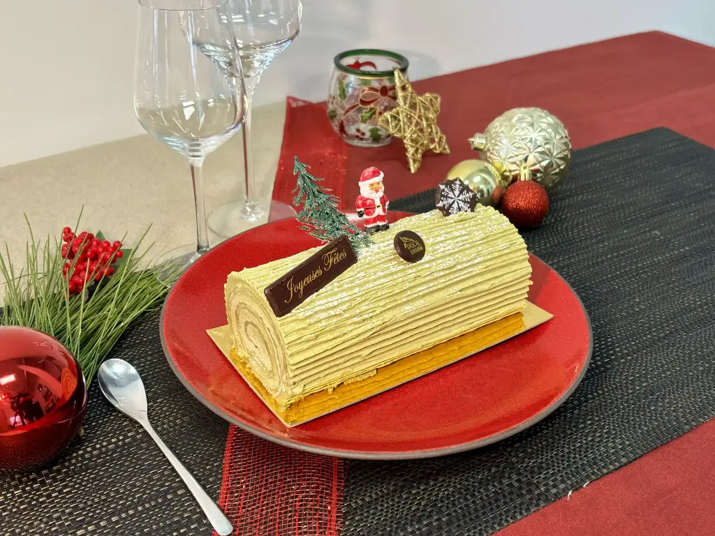 [PLBPATI3000-006] Bûche crème au beurre pistache